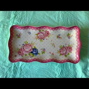 We have 3pcs in good condition made in london.